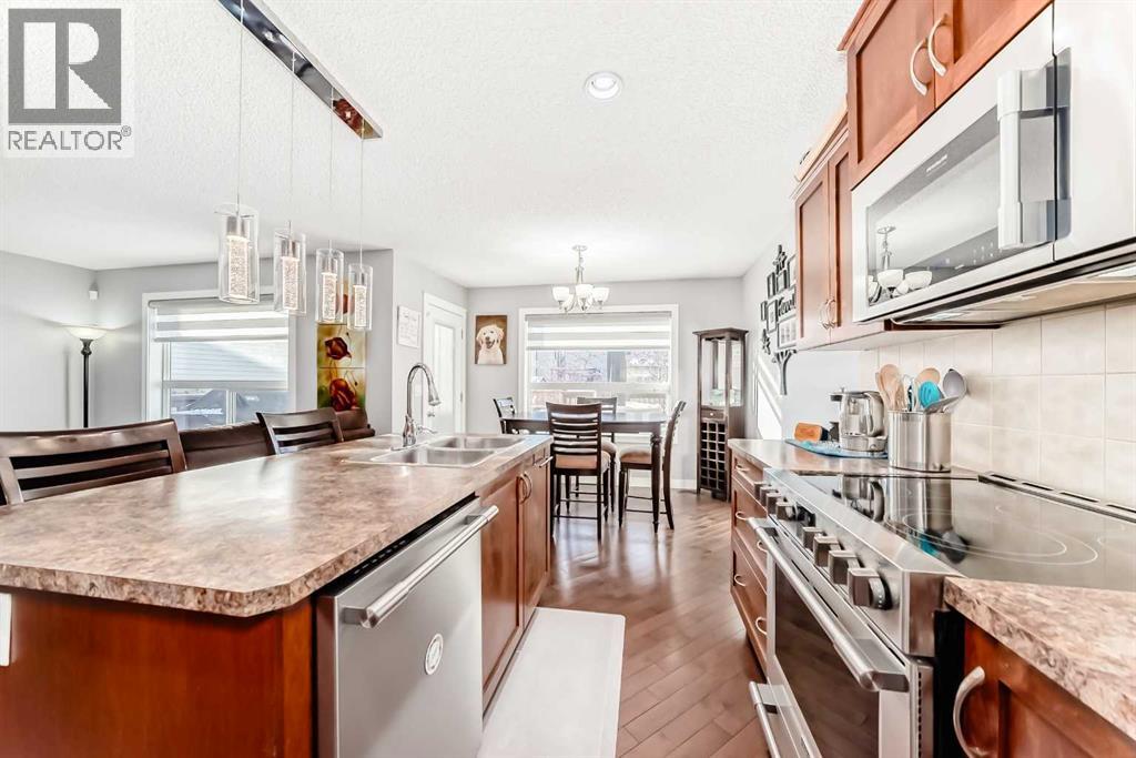 Single Family House for Sale in  New Brighton Drive SE New Brighton Calgary 