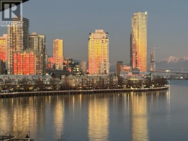 TH511 210 SALTER STREET, New Westminster