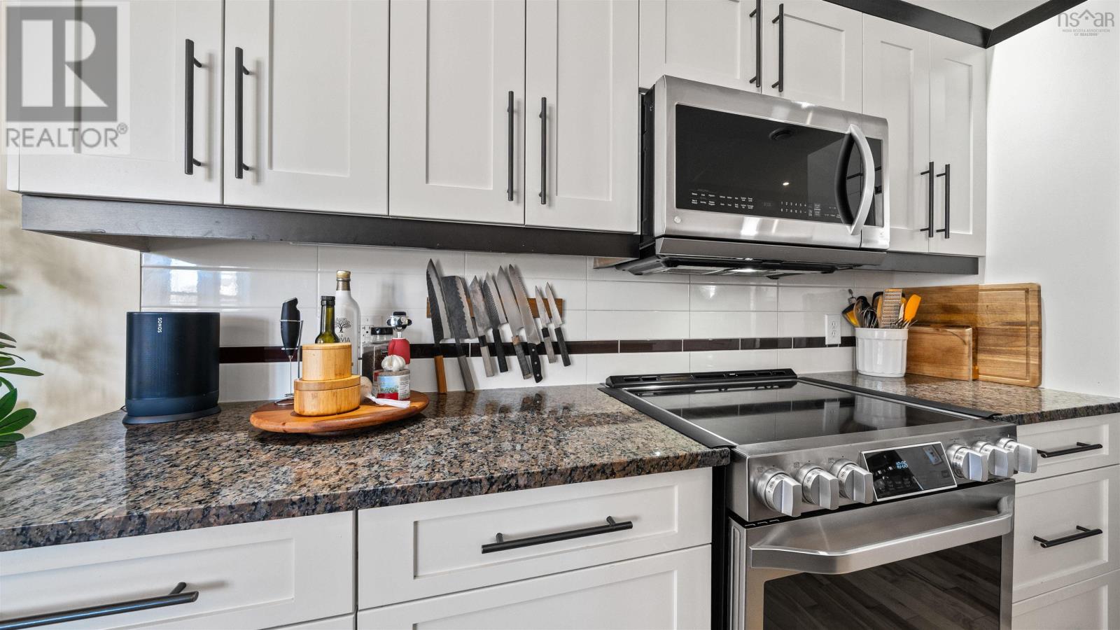 Property 16 of 49 of 8 HollyHock Way