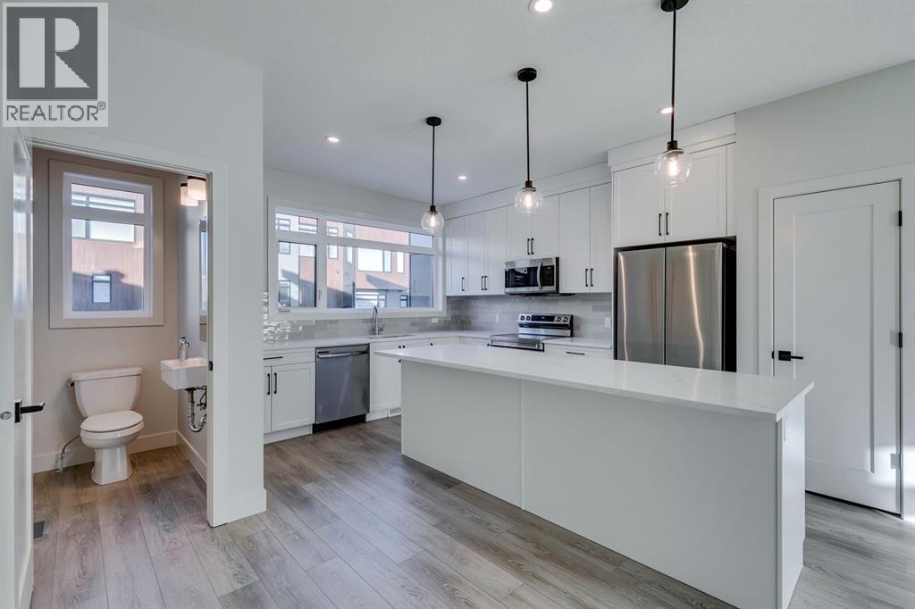 Single Family House for Sale in  Royal Elm Green NW Royal Oak Calgary 