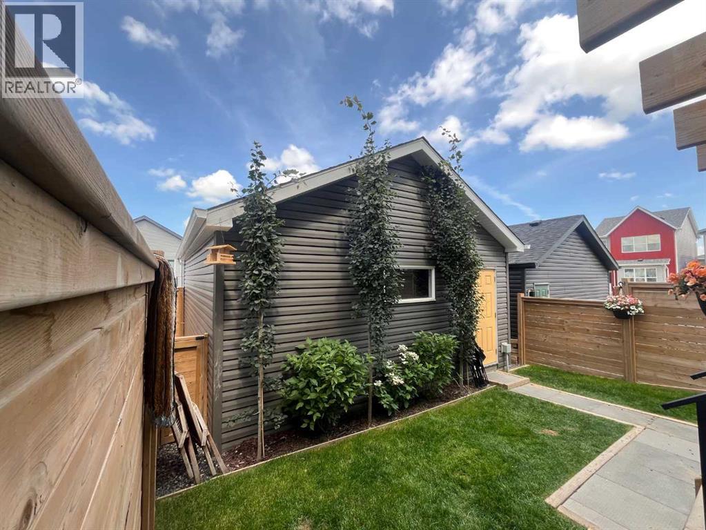 Single Family House for Sale in  Lucas Avenue NW Livingston Calgary 