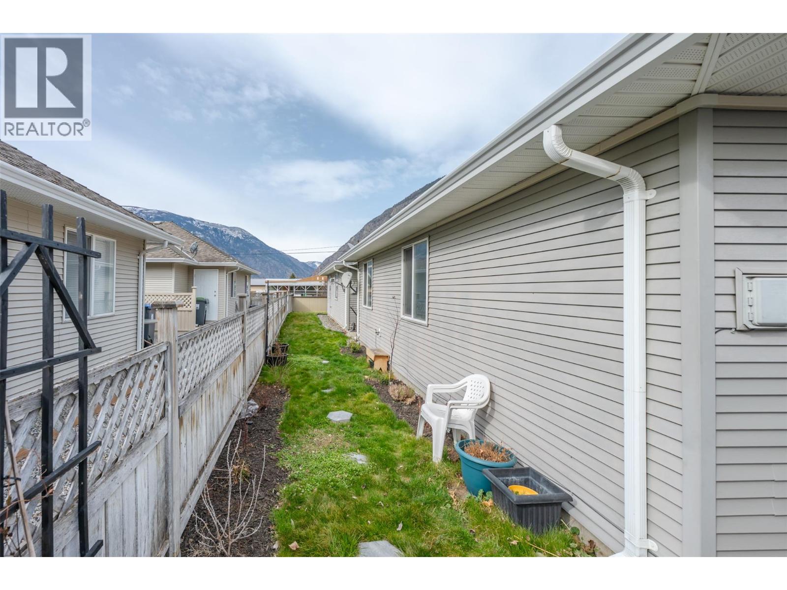 601 9th Street Unit# 8, Keremeos