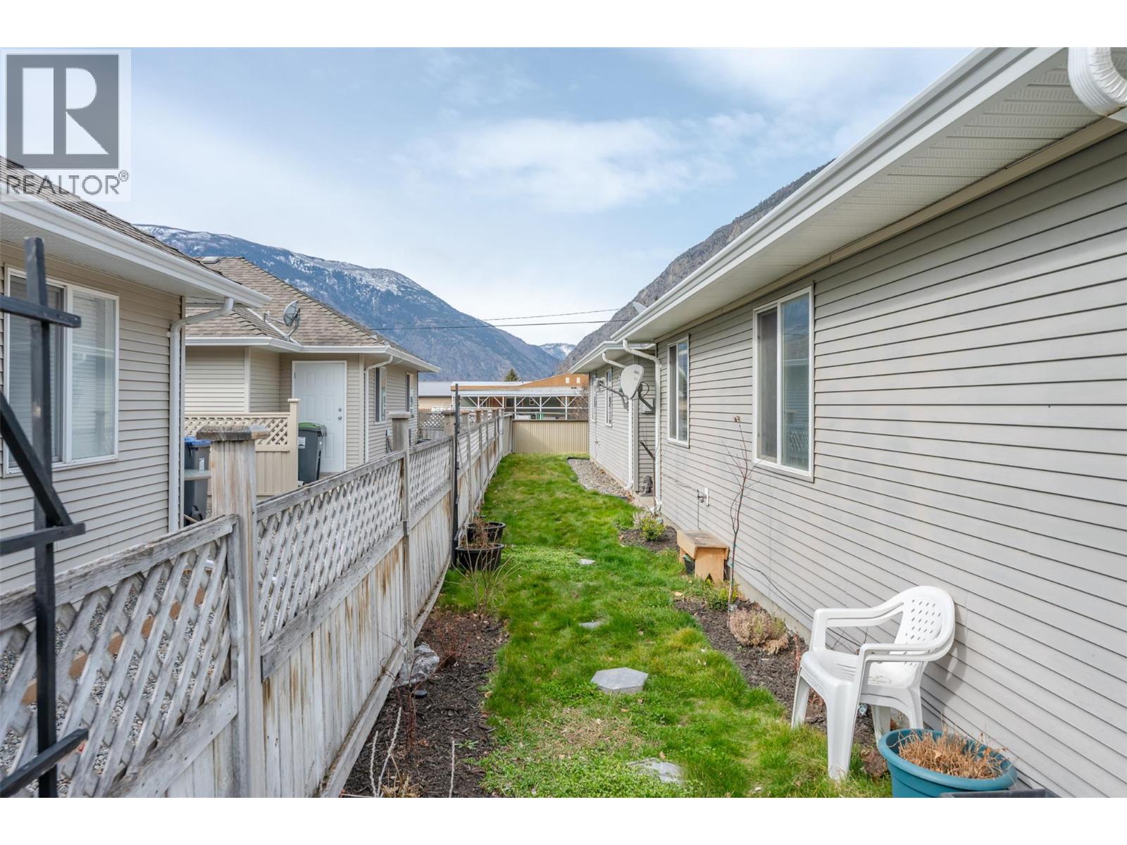 601 9th Street Unit# 8, Keremeos
