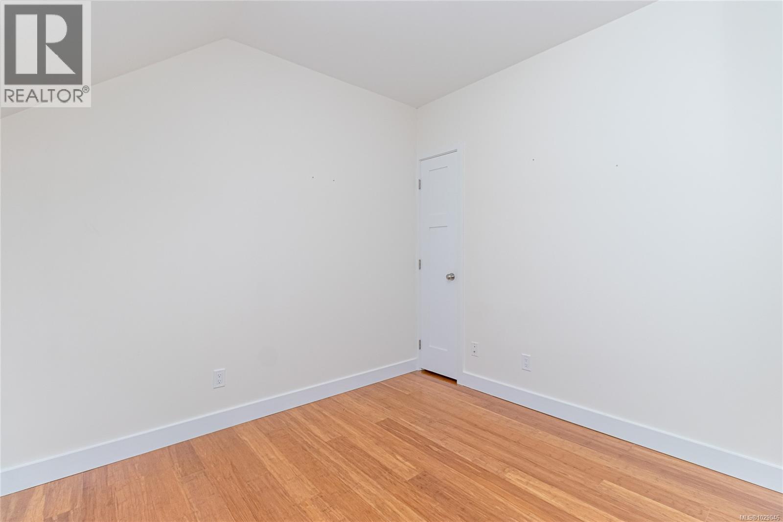 #404 177 KENNETH ST - 22