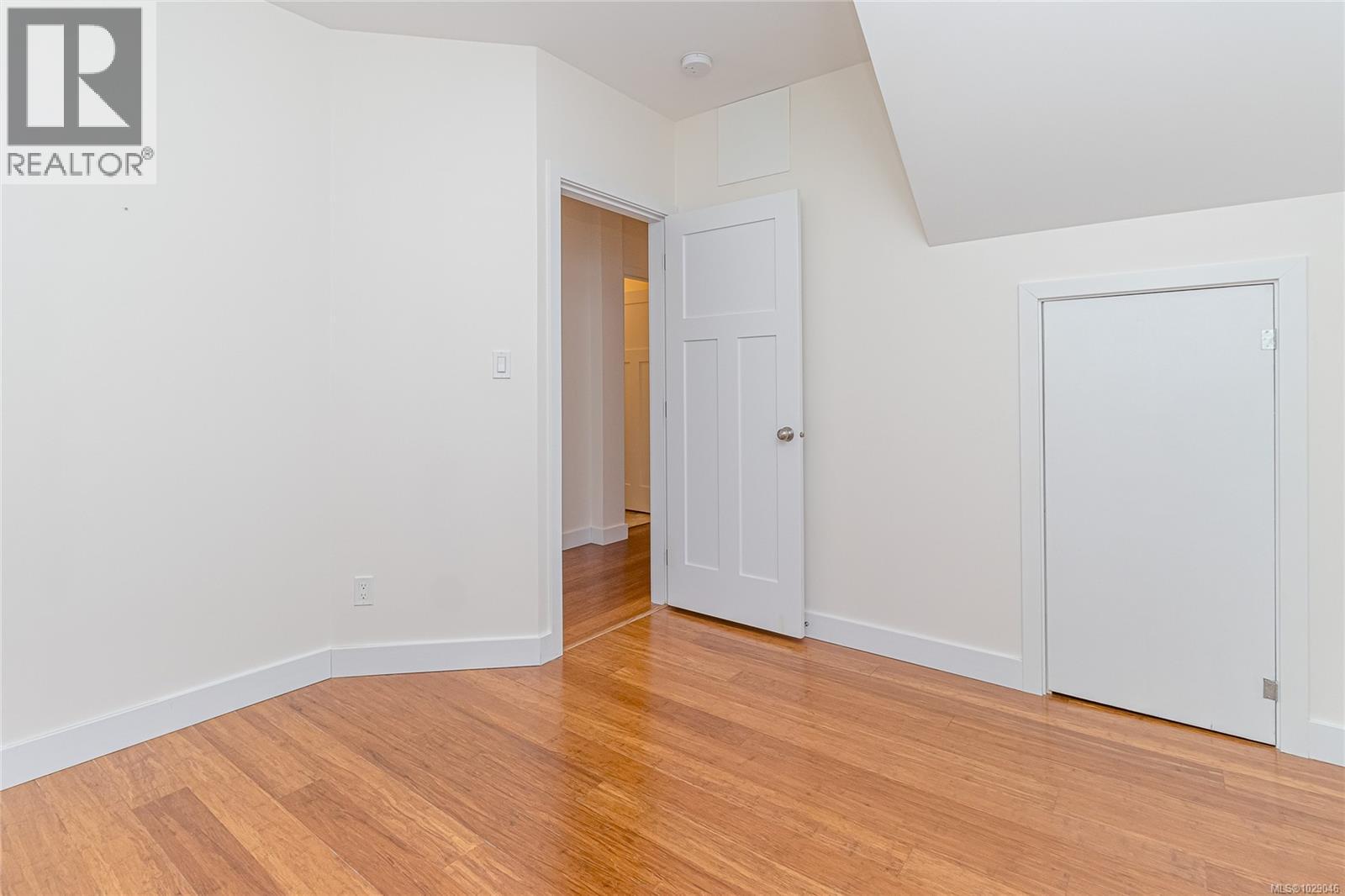 #404 177 KENNETH ST - 23