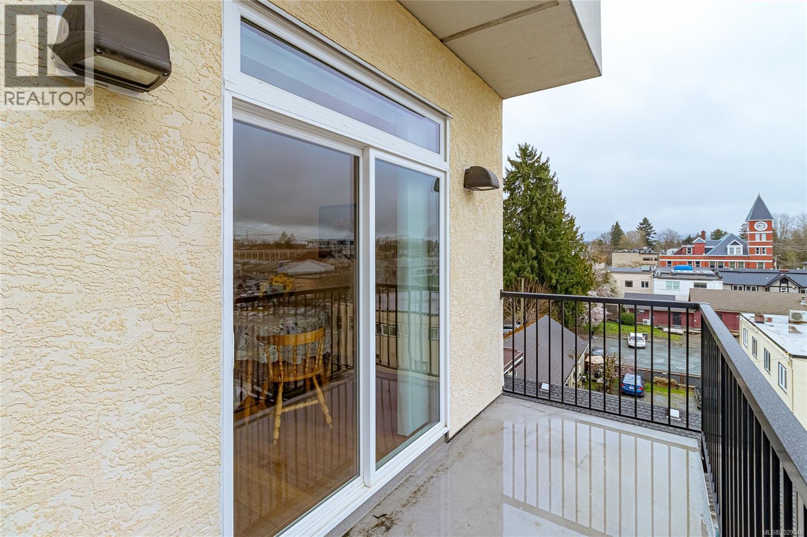 #404 177 KENNETH ST - 28