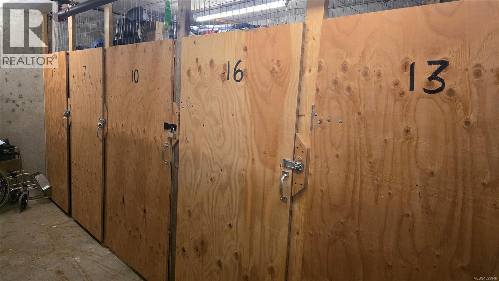 #404 177 KENNETH ST - 34