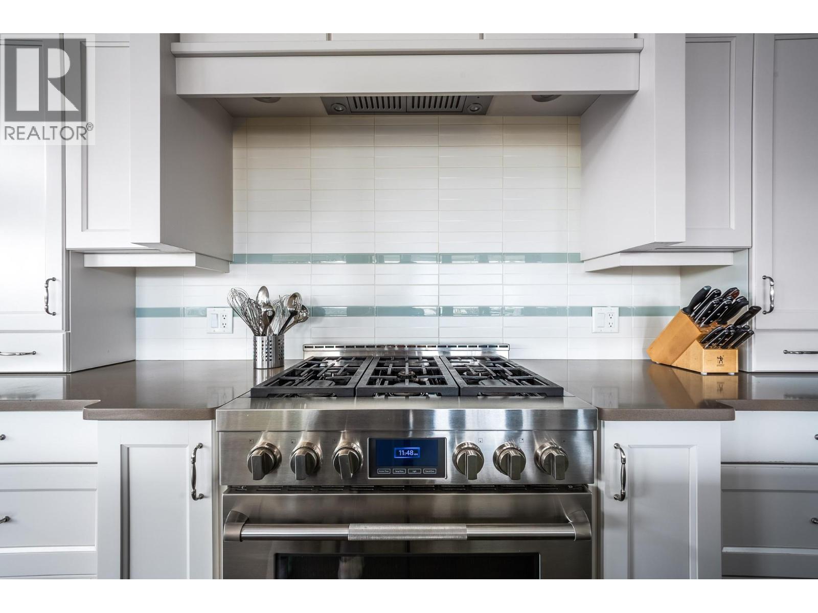 131 SKYLAND DRIVE - 8