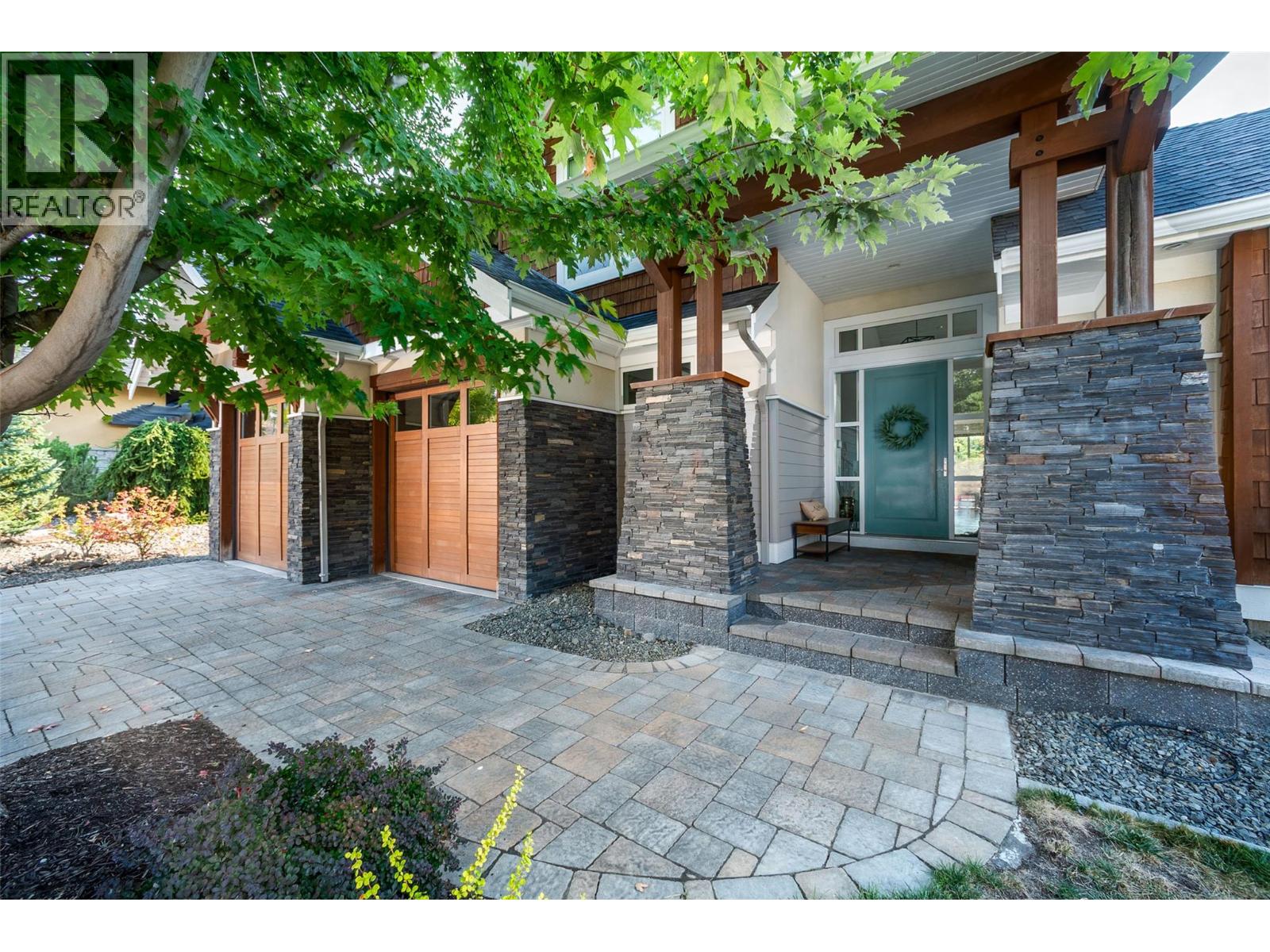 131 SKYLAND DRIVE - Image 2