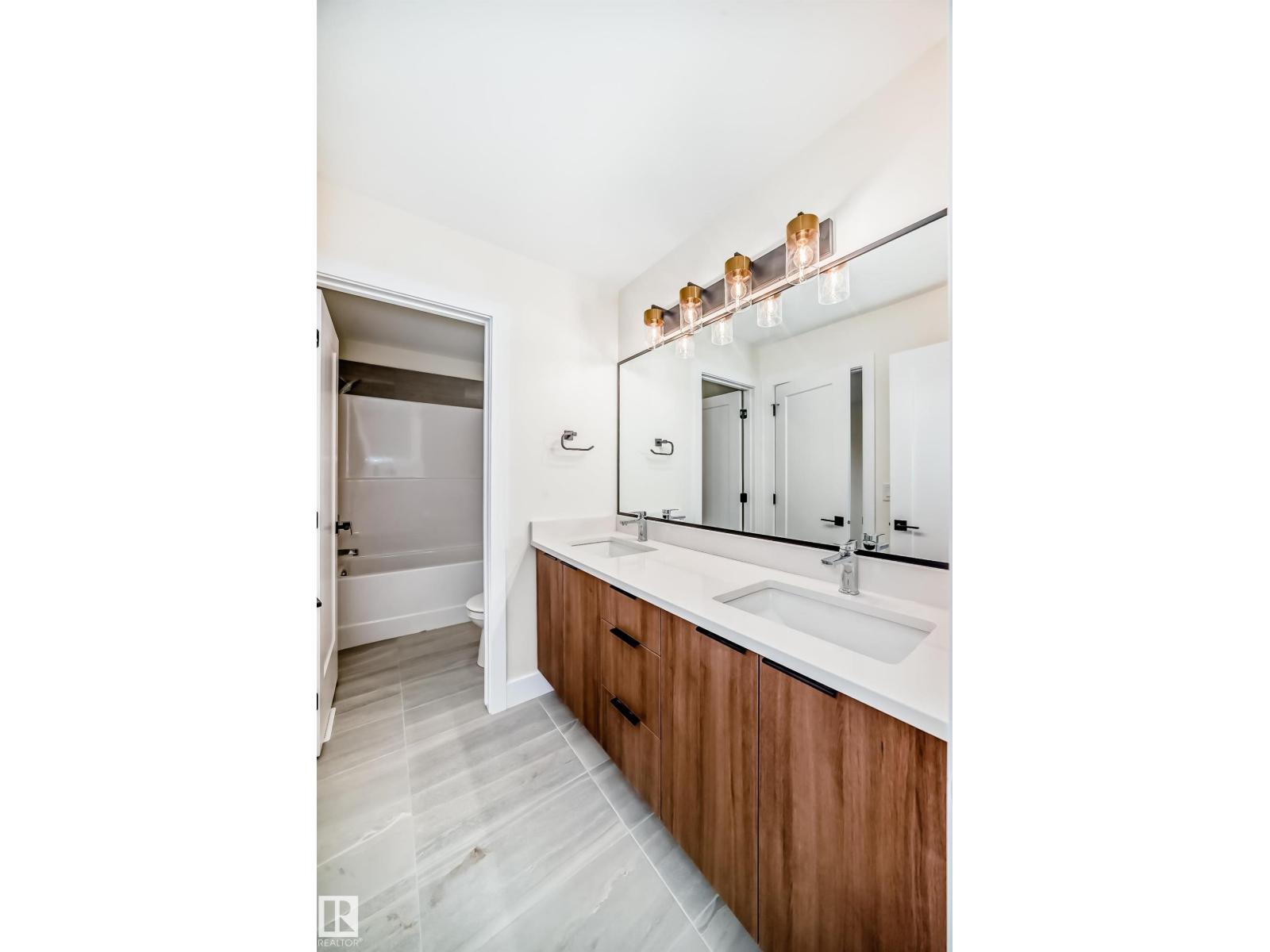 10720 149 ST NW - 35
