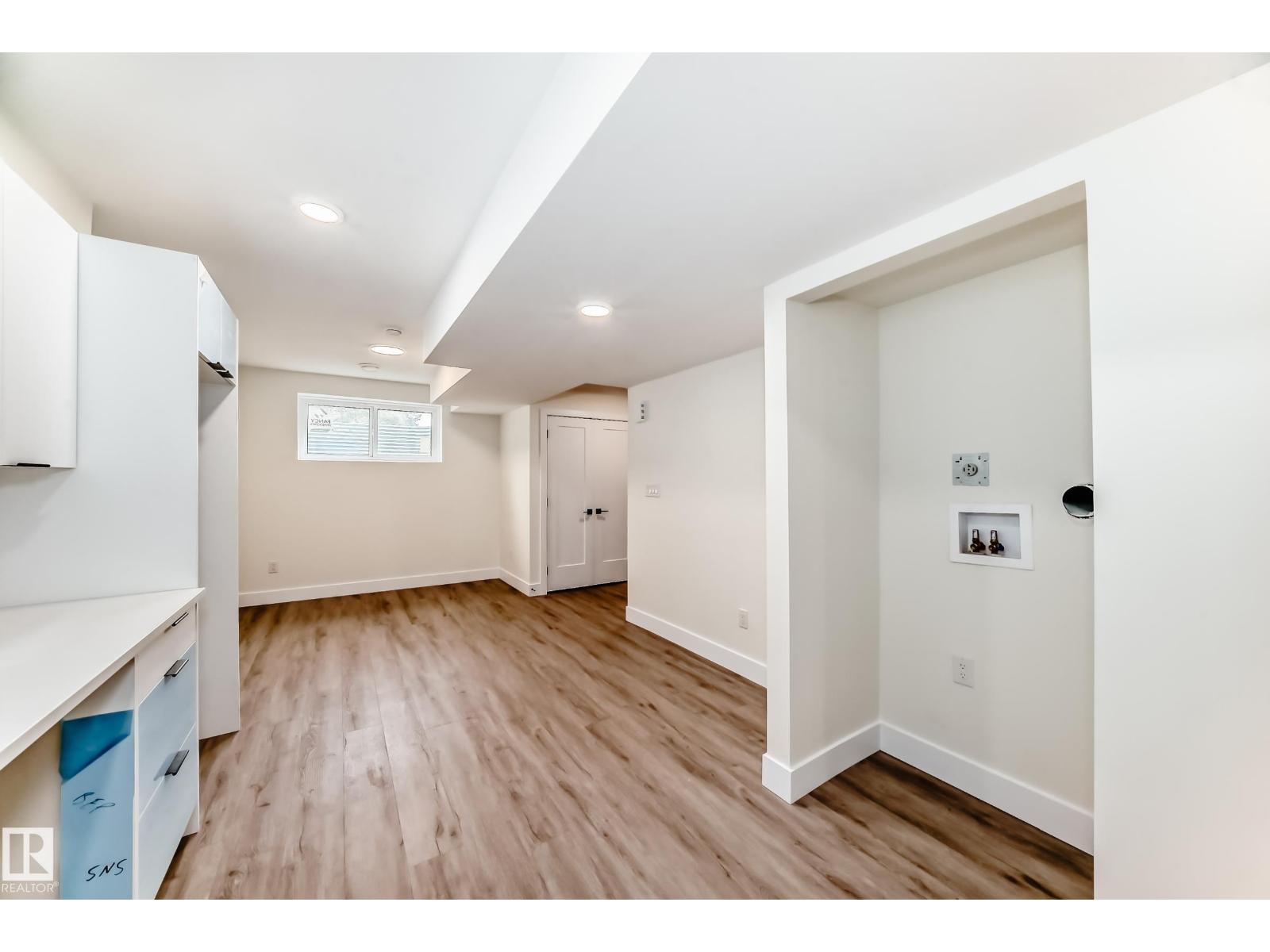 10720 149 ST NW - 50