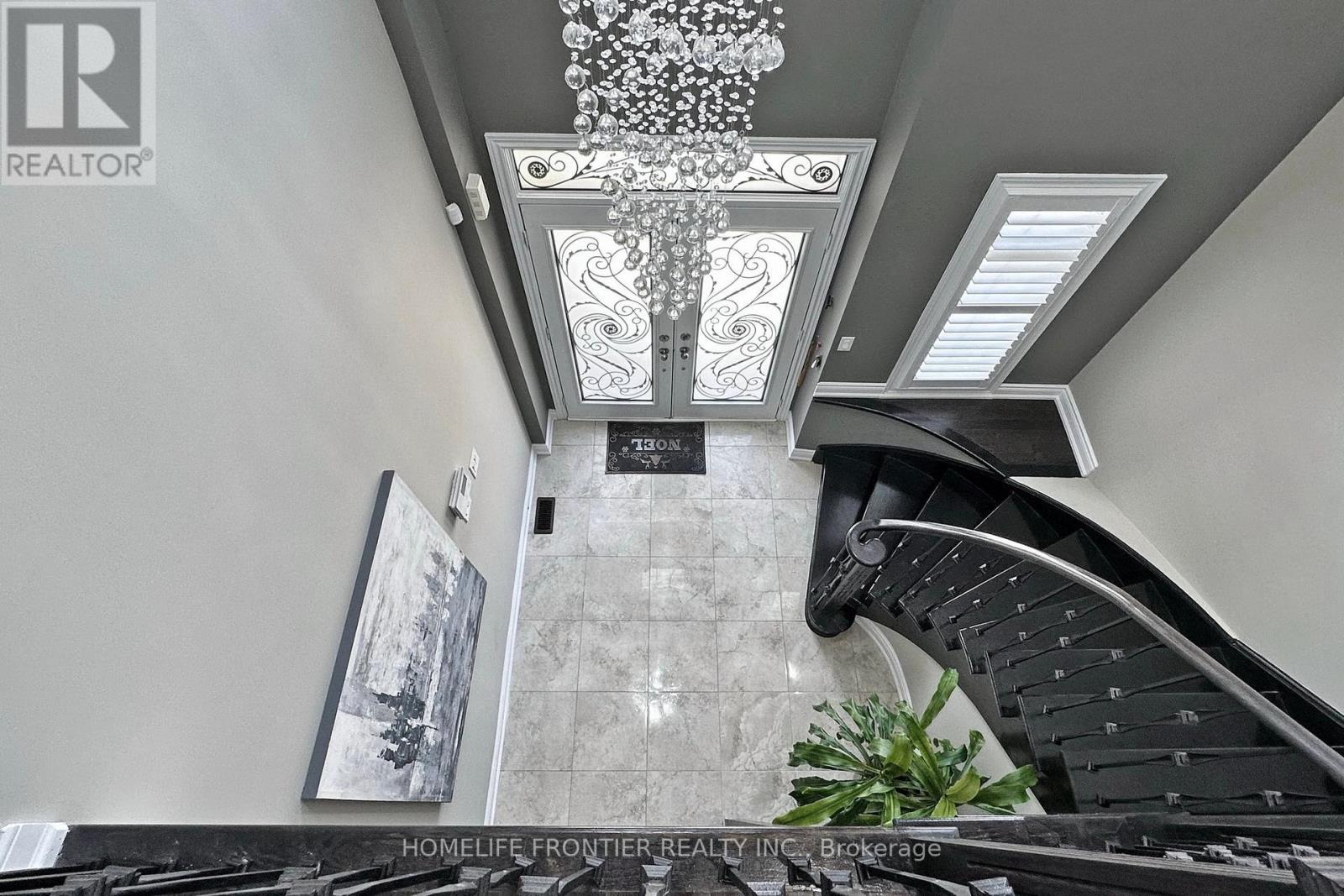 24 MANOR GLEN CRESCENT - 22