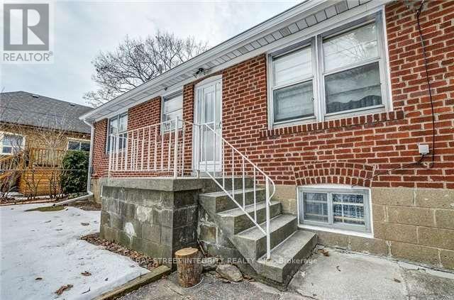 889 ROYAL YORK ROAD - 16