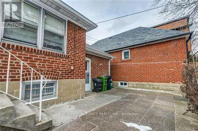 889 ROYAL YORK ROAD - 17