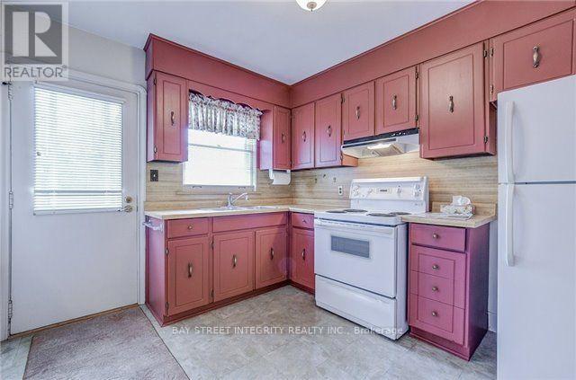 889 ROYAL YORK ROAD - 9