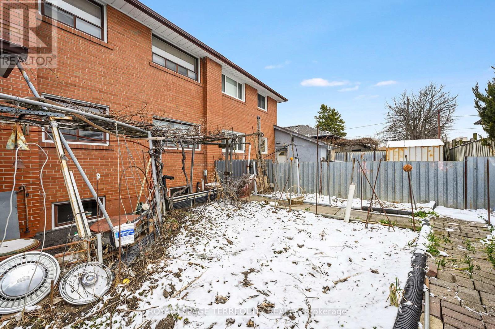 8 SONNET COURT - 30