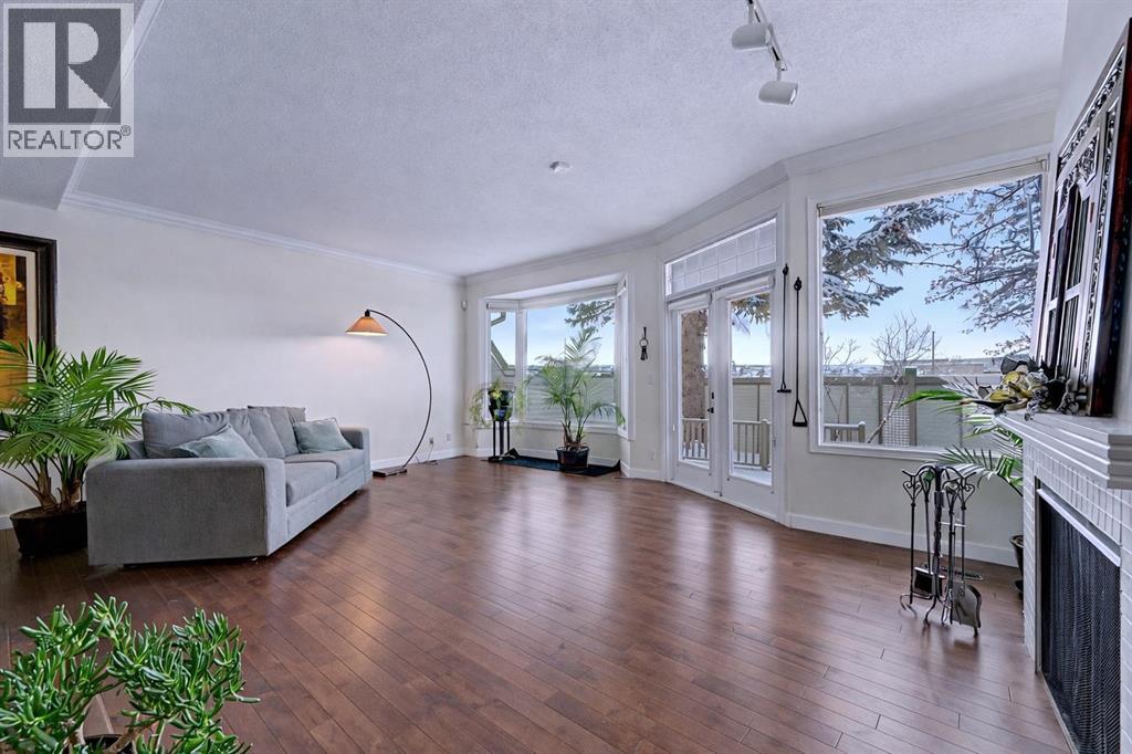 Single Family House for Sale in    Street NW Varsity Calgary 