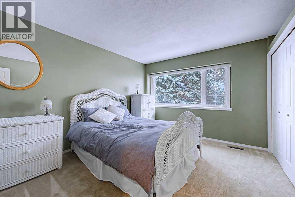 Single Family House for Sale in    Street NW Varsity Calgary 