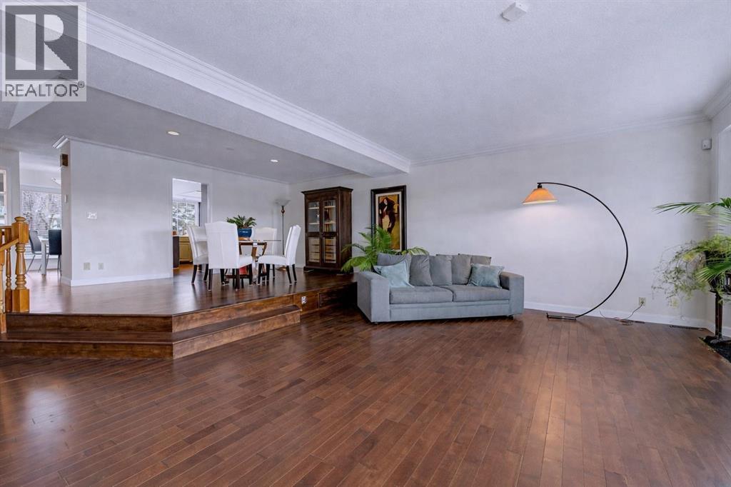 Single Family House for Sale in    Street NW Varsity Calgary 