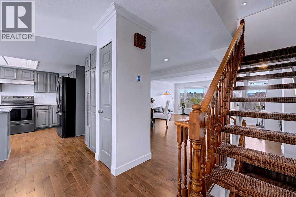 Single Family House for Sale in    Street NW Varsity Calgary 