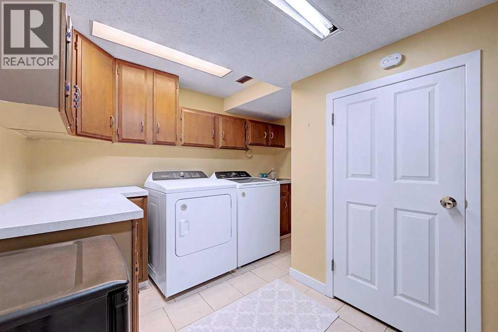 Single Family House for Sale in    Street NW Varsity Calgary 