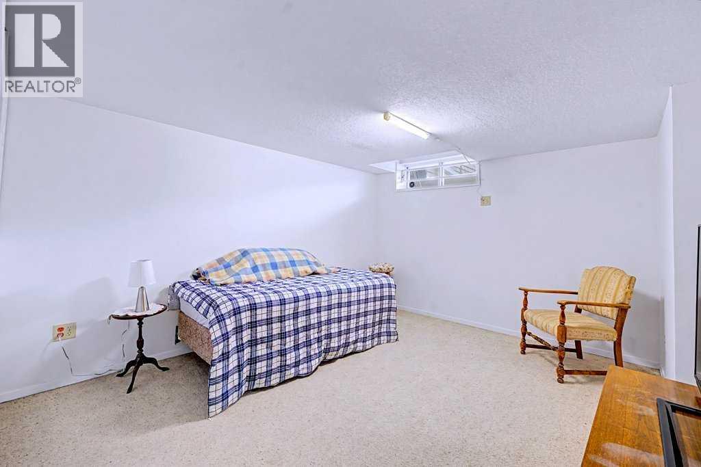 Single Family House for Sale in    Street NW Varsity Calgary 