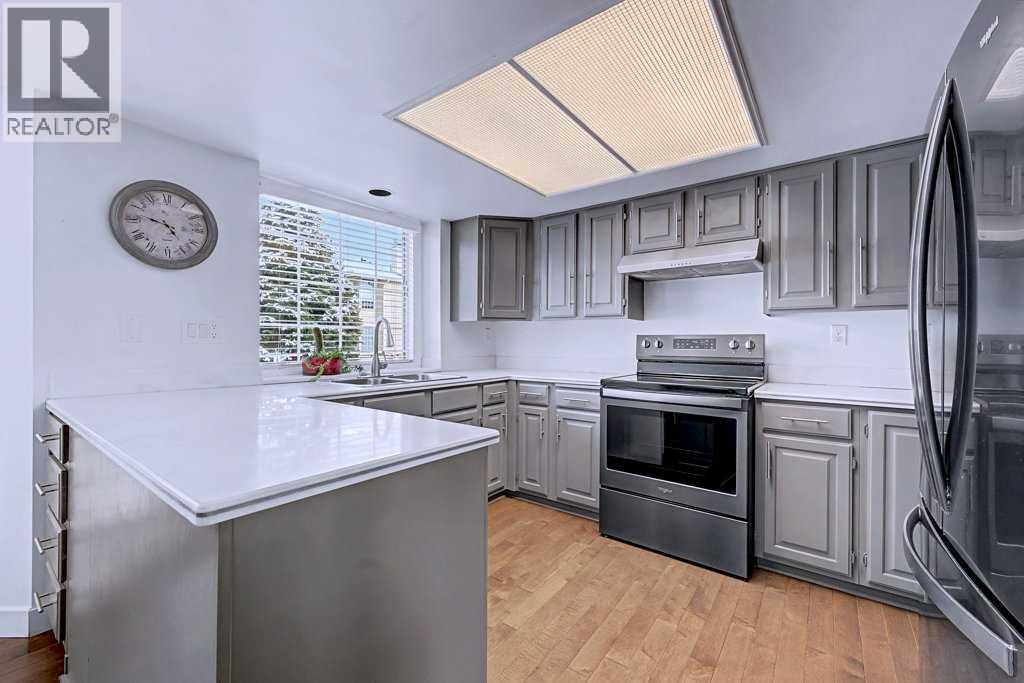 Single Family House for Sale in    Street NW Varsity Calgary 