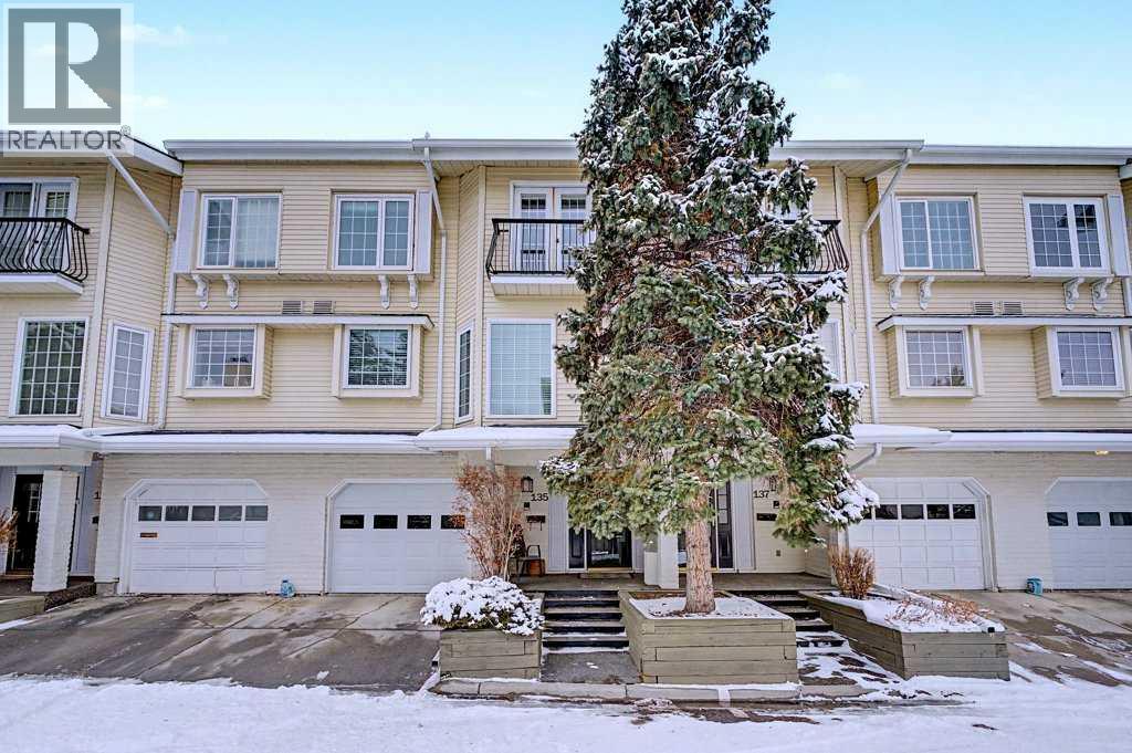 Single Family House for Sale in    Street NW Varsity Calgary 