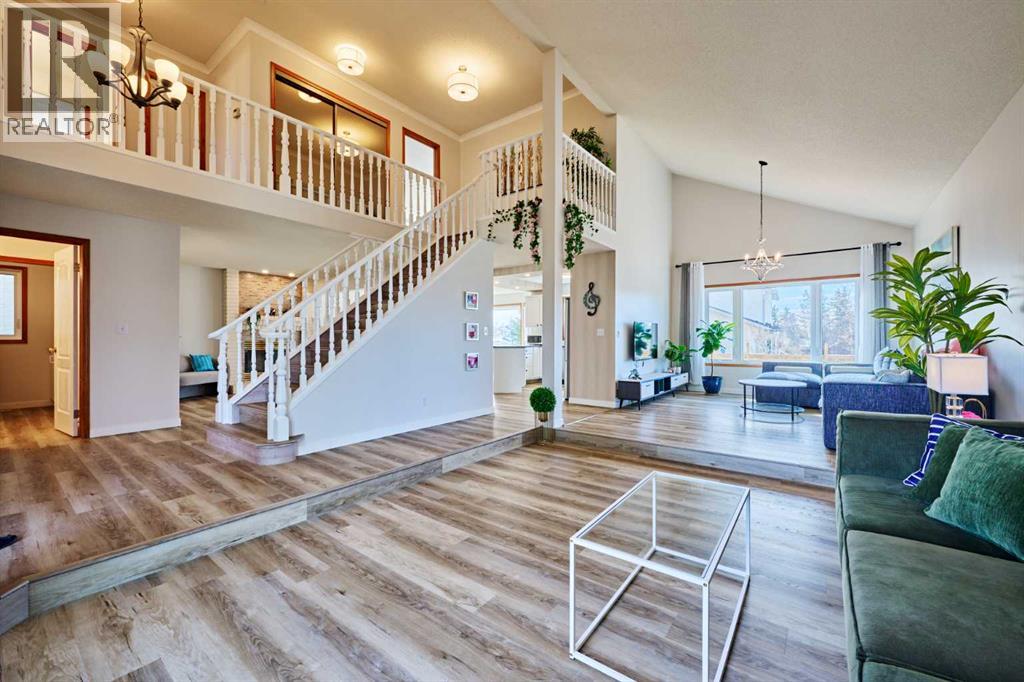 15 Hawkbury Close NW, Calgary, Alberta