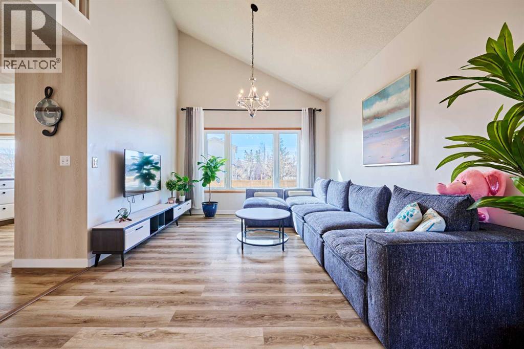 Single Family House for Sale in  Hawkbury Close NW Hawkwood Calgary 