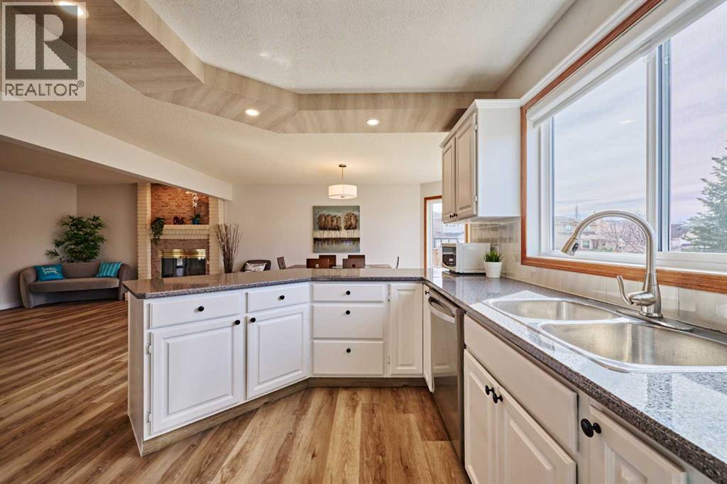 Single Family House for Sale in  Hawkbury Close NW Hawkwood Calgary 