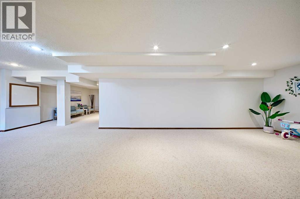 Single Family House for Sale in  Hawkbury Close NW Hawkwood Calgary 