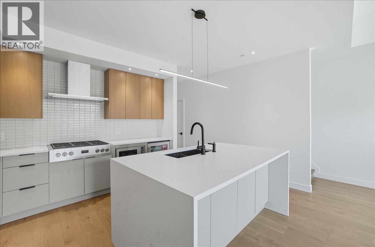 266 BAKER Street Unit# 17, Nelson