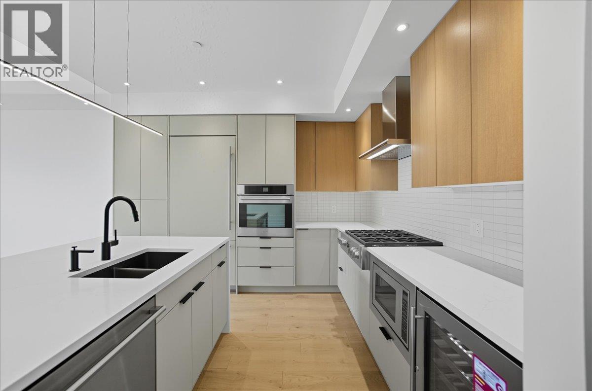 266 BAKER Street Unit# 17, Nelson