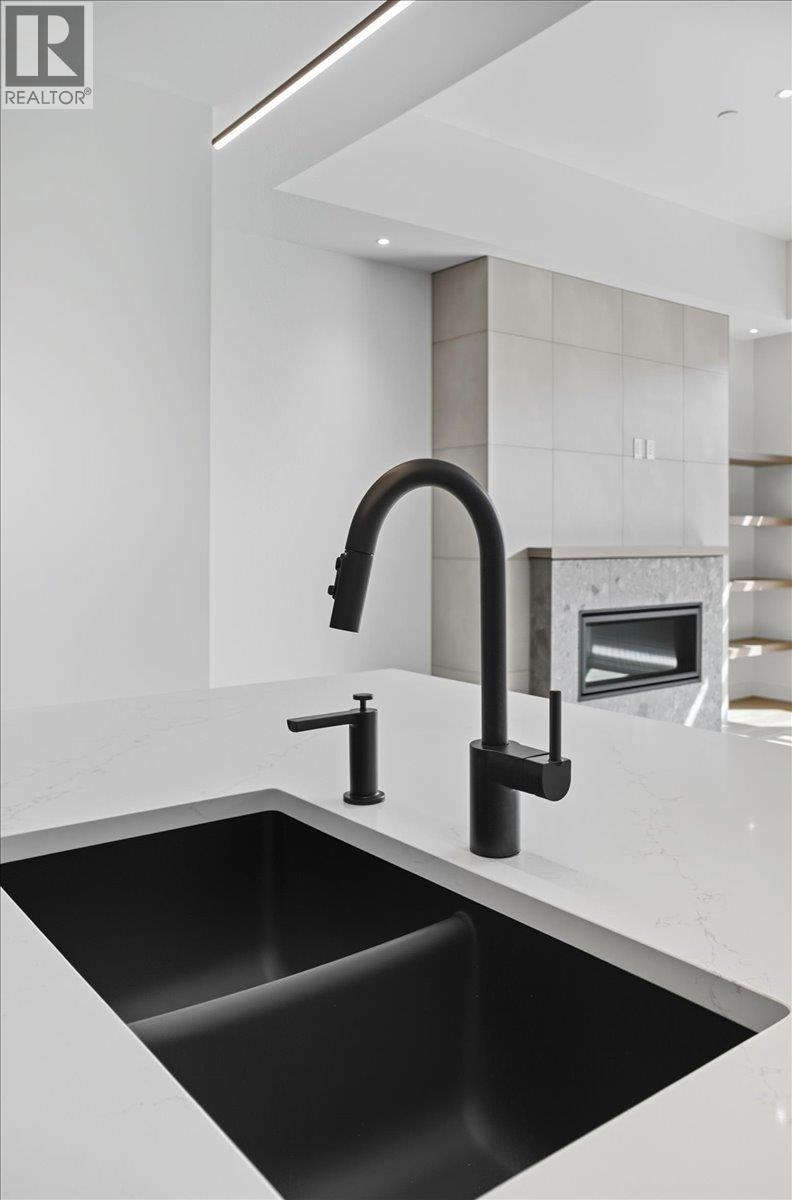 266 BAKER Street Unit# 17, Nelson