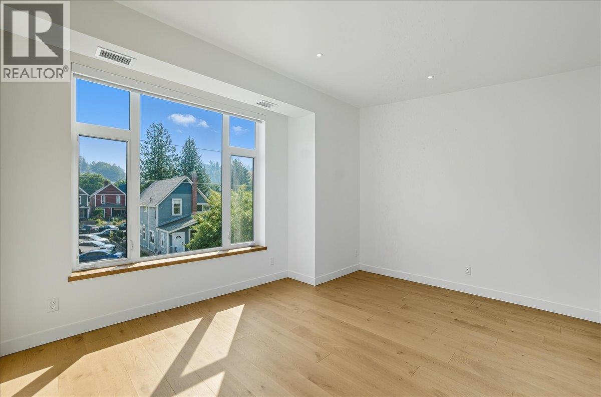 266 BAKER Street Unit# 17, Nelson