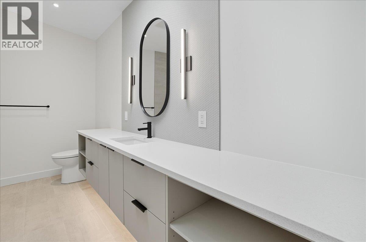 266 BAKER Street Unit# 17, Nelson