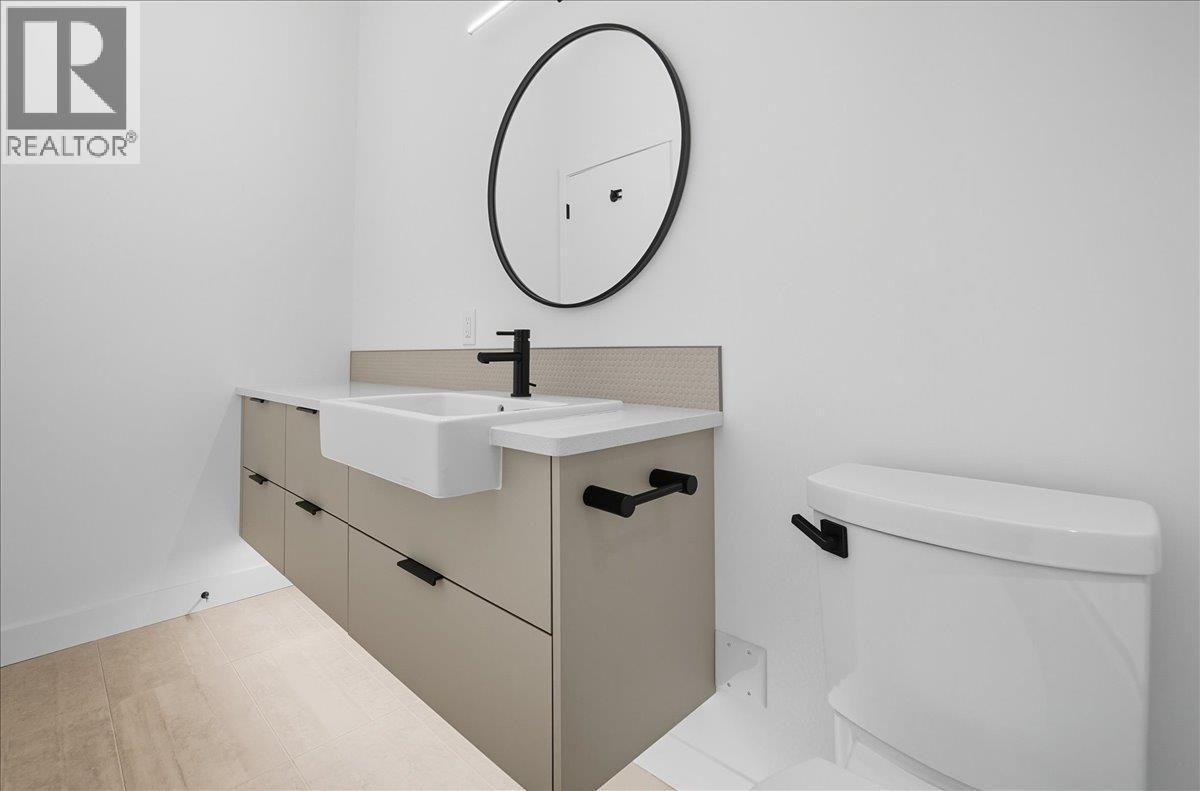 266 BAKER Street Unit# 17, Nelson