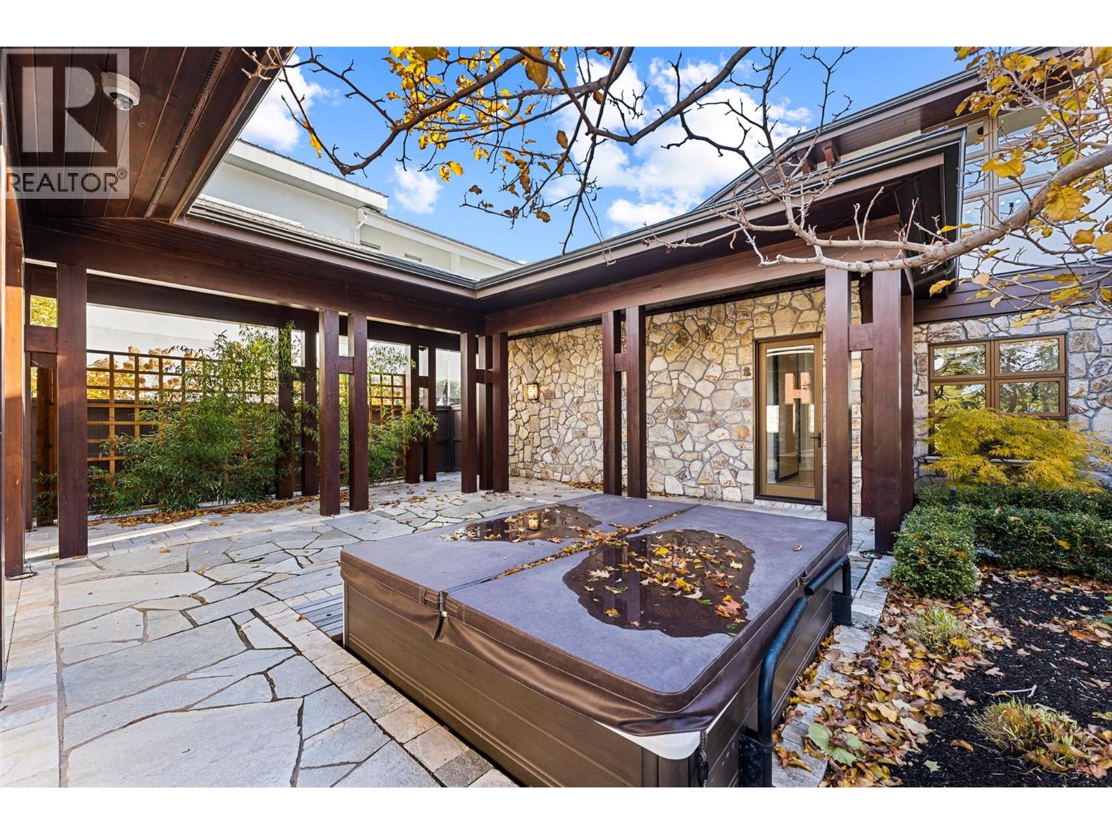 2423 Whitworth Road, West Kelowna