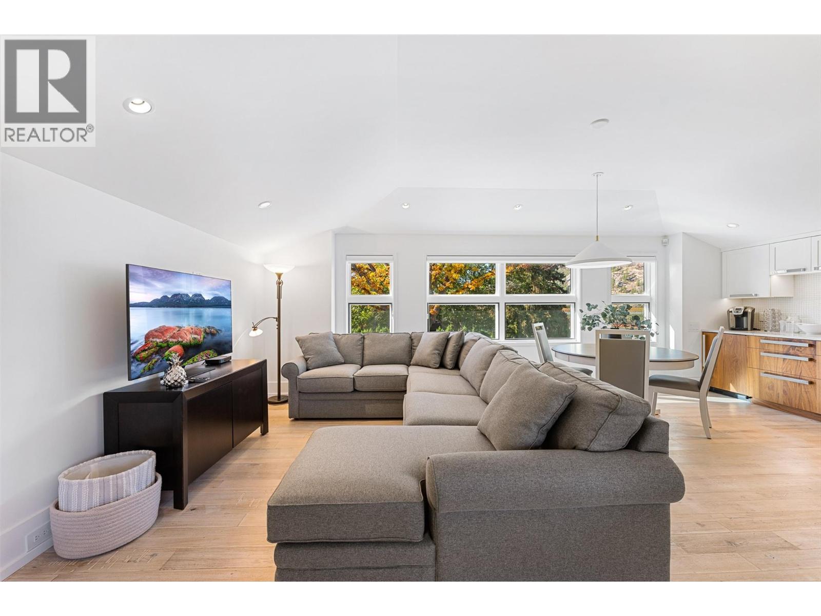 2423 Whitworth Road, West Kelowna