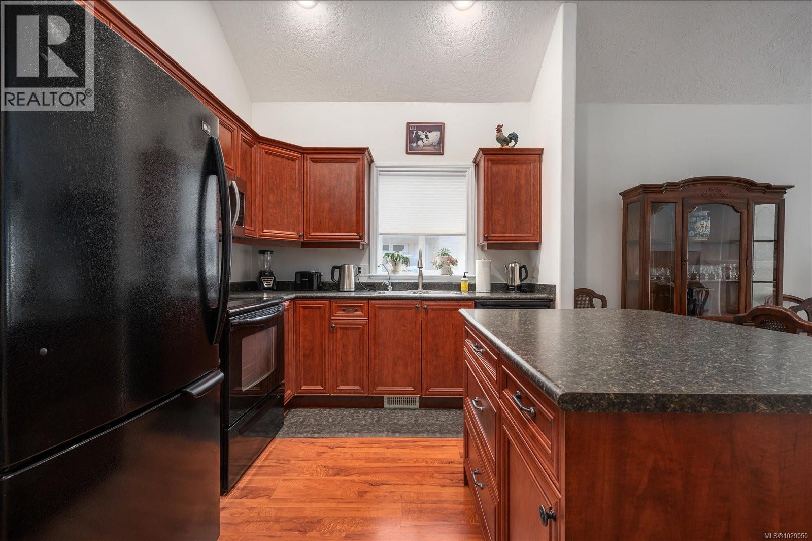 #42 1150 WALKEM RD - 10