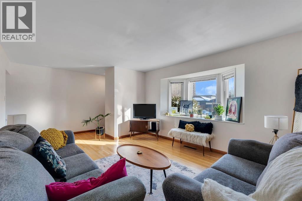 Single Family House Bungalow for Sale in  Kentish Drive SW Kingsland Calgary 