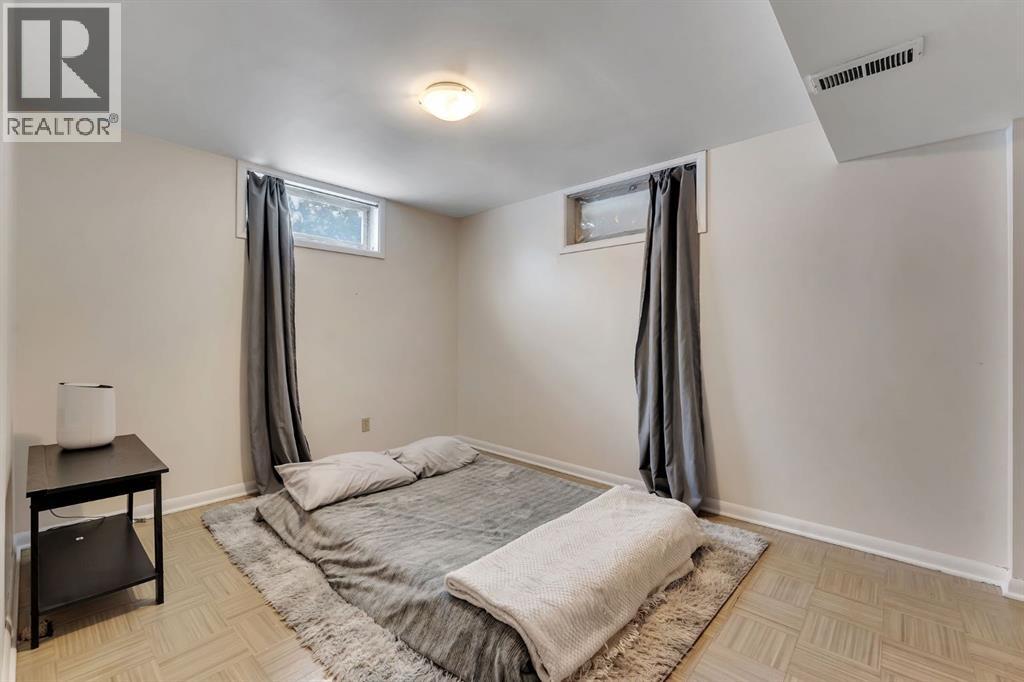 Single Family House Bungalow for Sale in  Kentish Drive SW Kingsland Calgary 