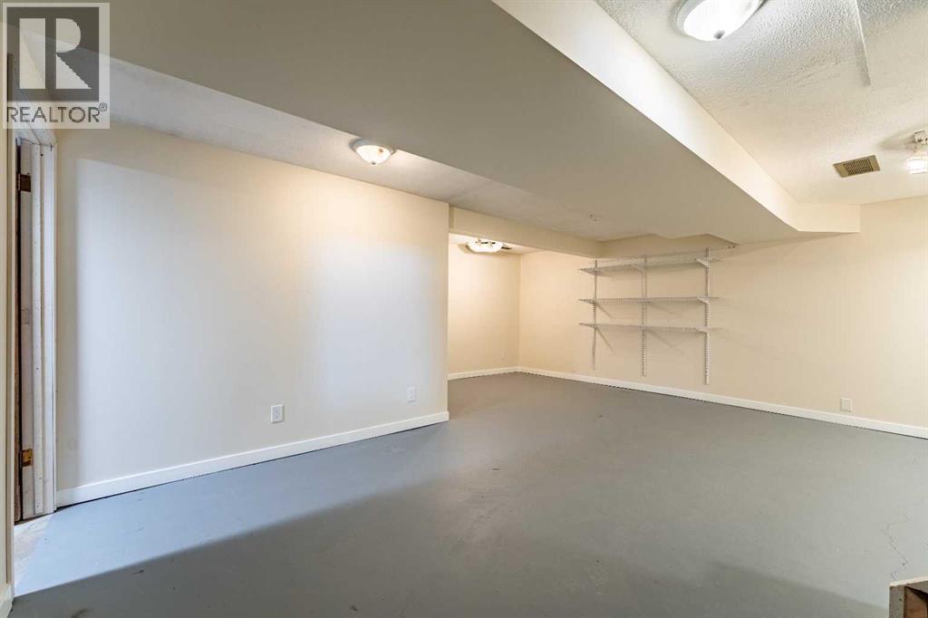 Single Family House 4 Level for Sale in  Scenic Rise NW Scenic Acres Calgary 