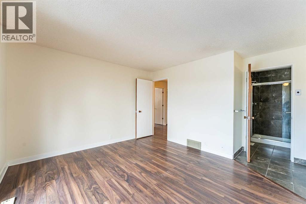 Single Family House 4 Level for Sale in  Scenic Rise NW Scenic Acres Calgary 