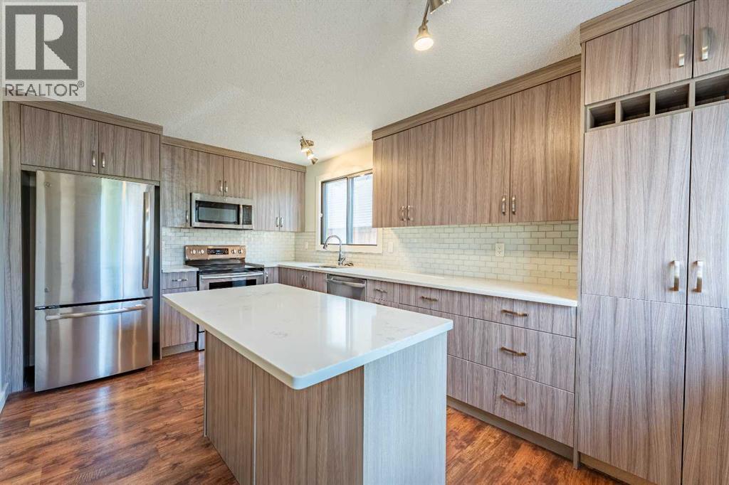 Single Family House 4 Level for Sale in  Scenic Rise NW Scenic Acres Calgary 