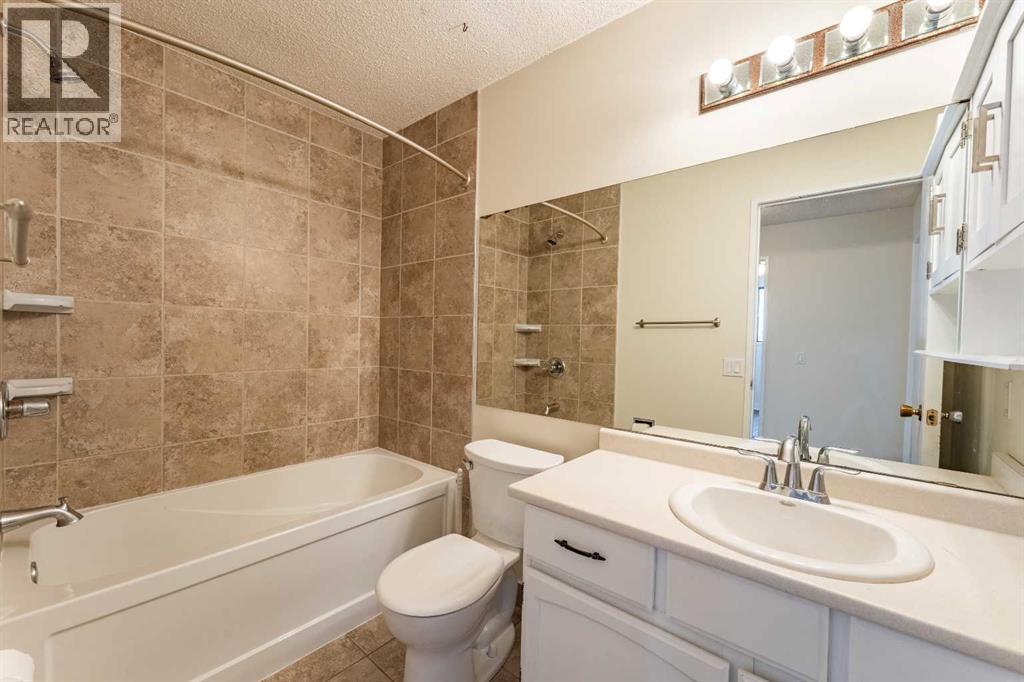 Single Family House 4 Level for Sale in  Scenic Rise NW Scenic Acres Calgary 