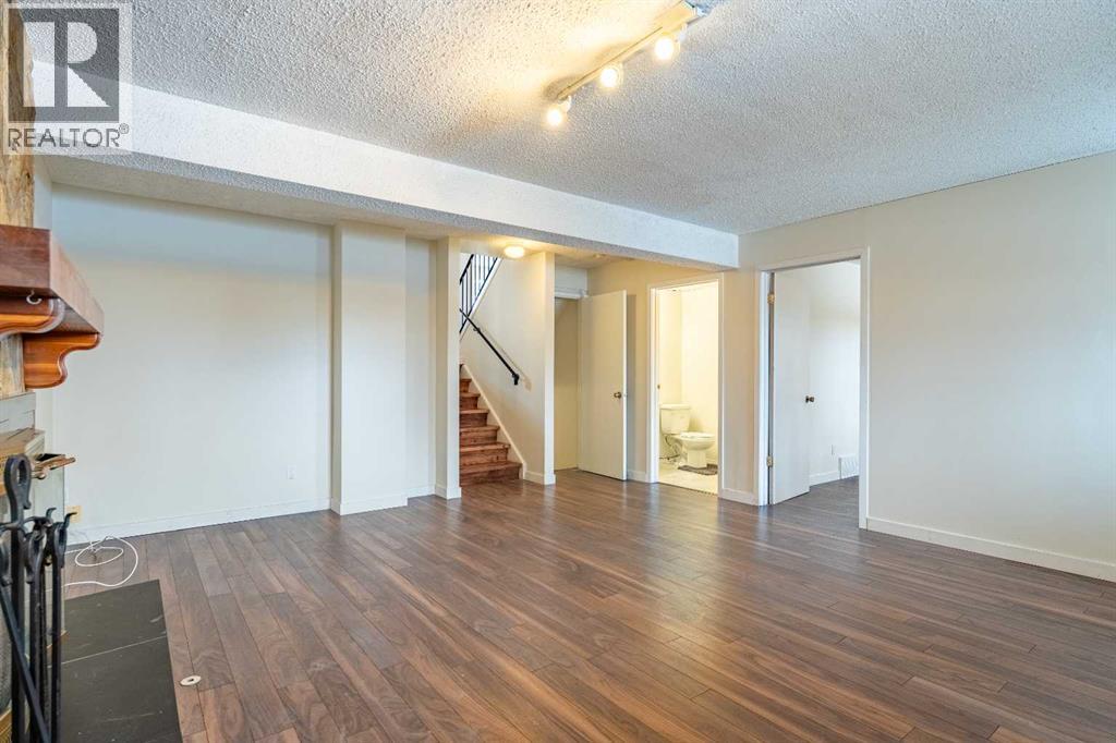 Single Family House 4 Level for Sale in  Scenic Rise NW Scenic Acres Calgary 