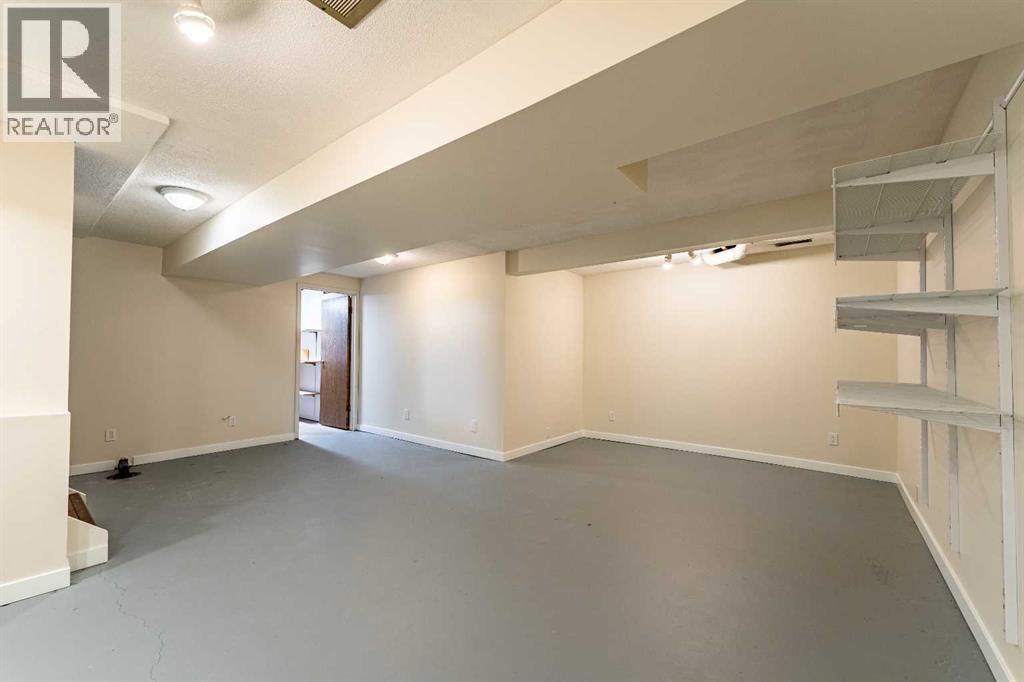 Single Family House 4 Level for Sale in  Scenic Rise NW Scenic Acres Calgary 