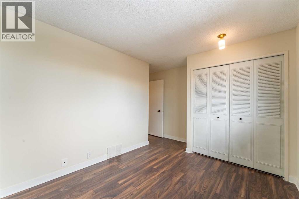 Single Family House 4 Level for Sale in  Scenic Rise NW Scenic Acres Calgary 